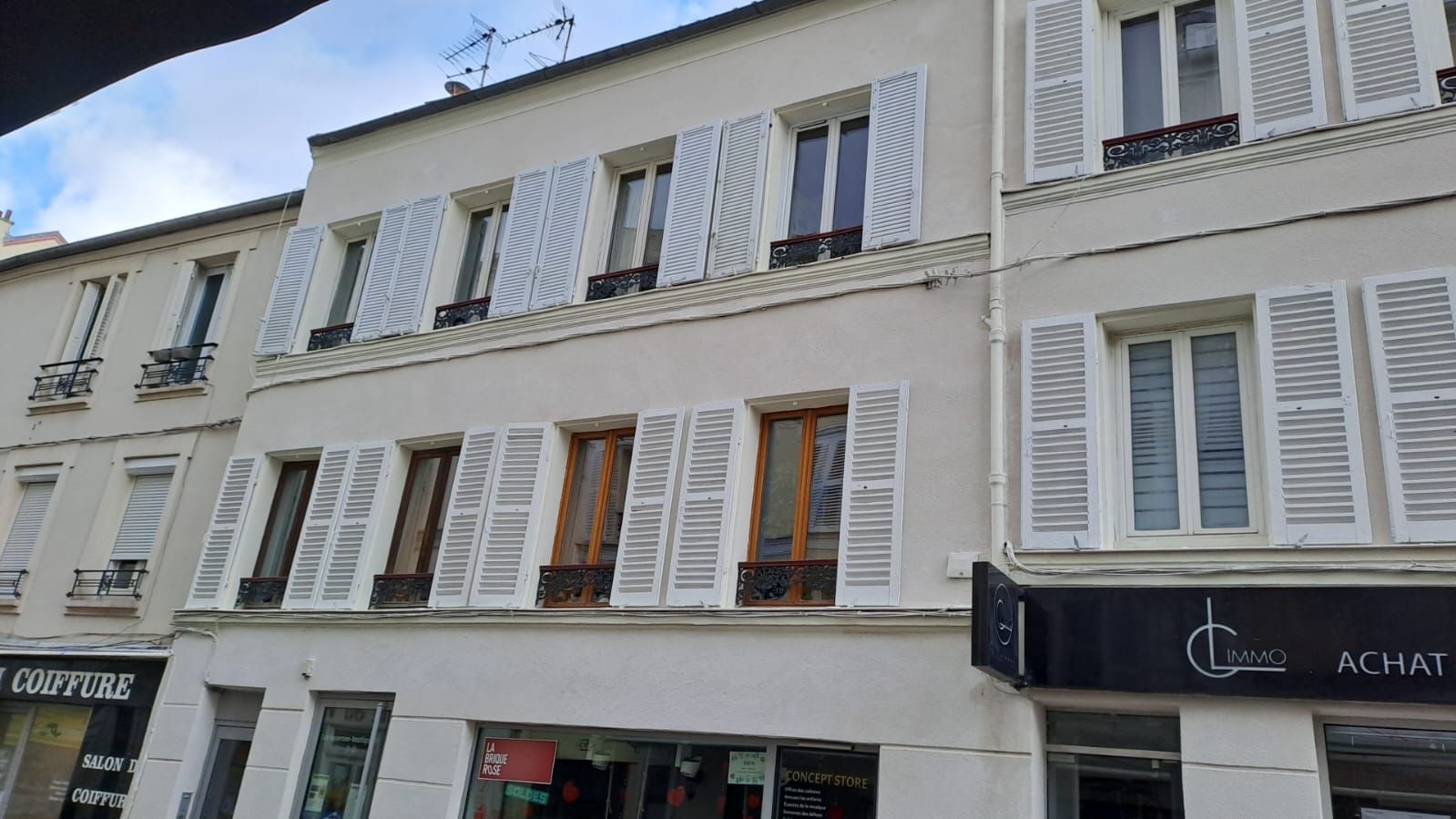 découvrez nos services professionnels de ravalement et d'installation de verrières dans le 19ème arrondissement de paris, pour embellir et illuminer votre habitat.