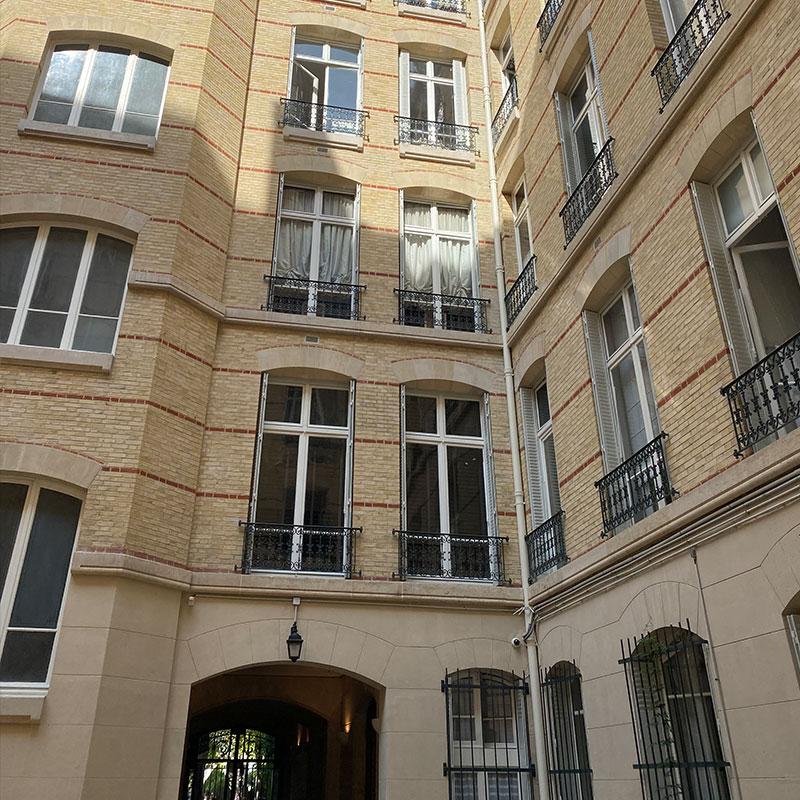 découvrez nos services professionnels de ravalement de façade à paris pour redonner éclat et protection à votre bâtiment. devis gratuit et expertise locale.