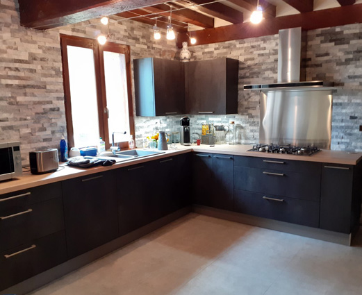 découvrez nos services d'experts en réaménagement de cuisine pour transformer votre espace en un lieu fonctionnel et moderne, adapté à vos besoins.