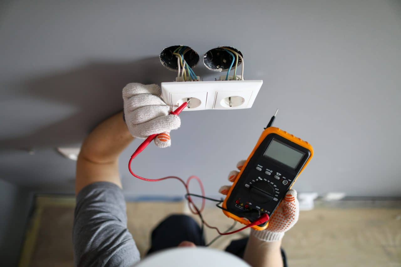 découvrez les coûts pour refaire l'électricité de votre logement : estimation des prix, facteurs influents et conseils pour un projet réussi.