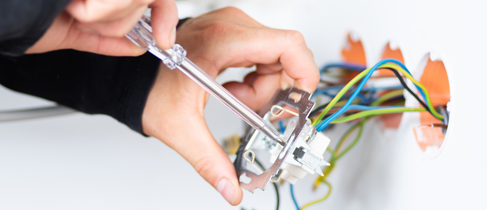 refaire electricite maison en securite 2 découvrez nos conseils experts pour refaire l'électricité de votre maison en toute sécurité, garantissant confort et conformité aux normes électriques.