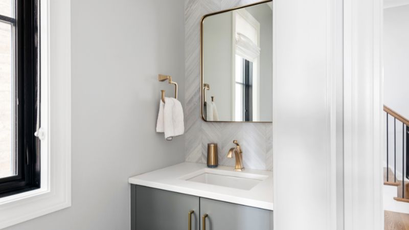 conseils pour refaire sa salle de bain en choisissant les bons artisans : qualité, prix et garanties pour un projet réussi.