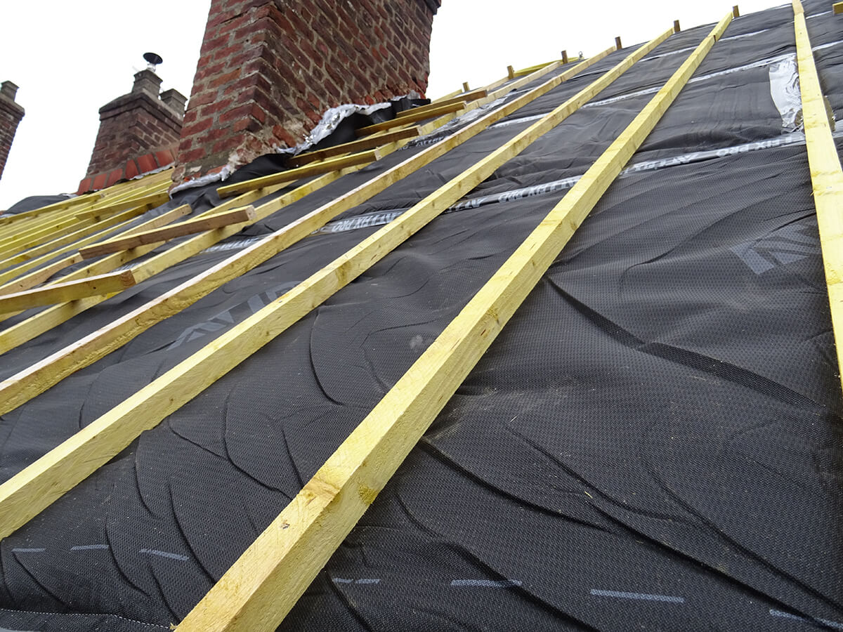 refaire votre toiture : améliorez l'esthétique et la valeur de votre maison grâce à une rénovation professionnelle et durable.