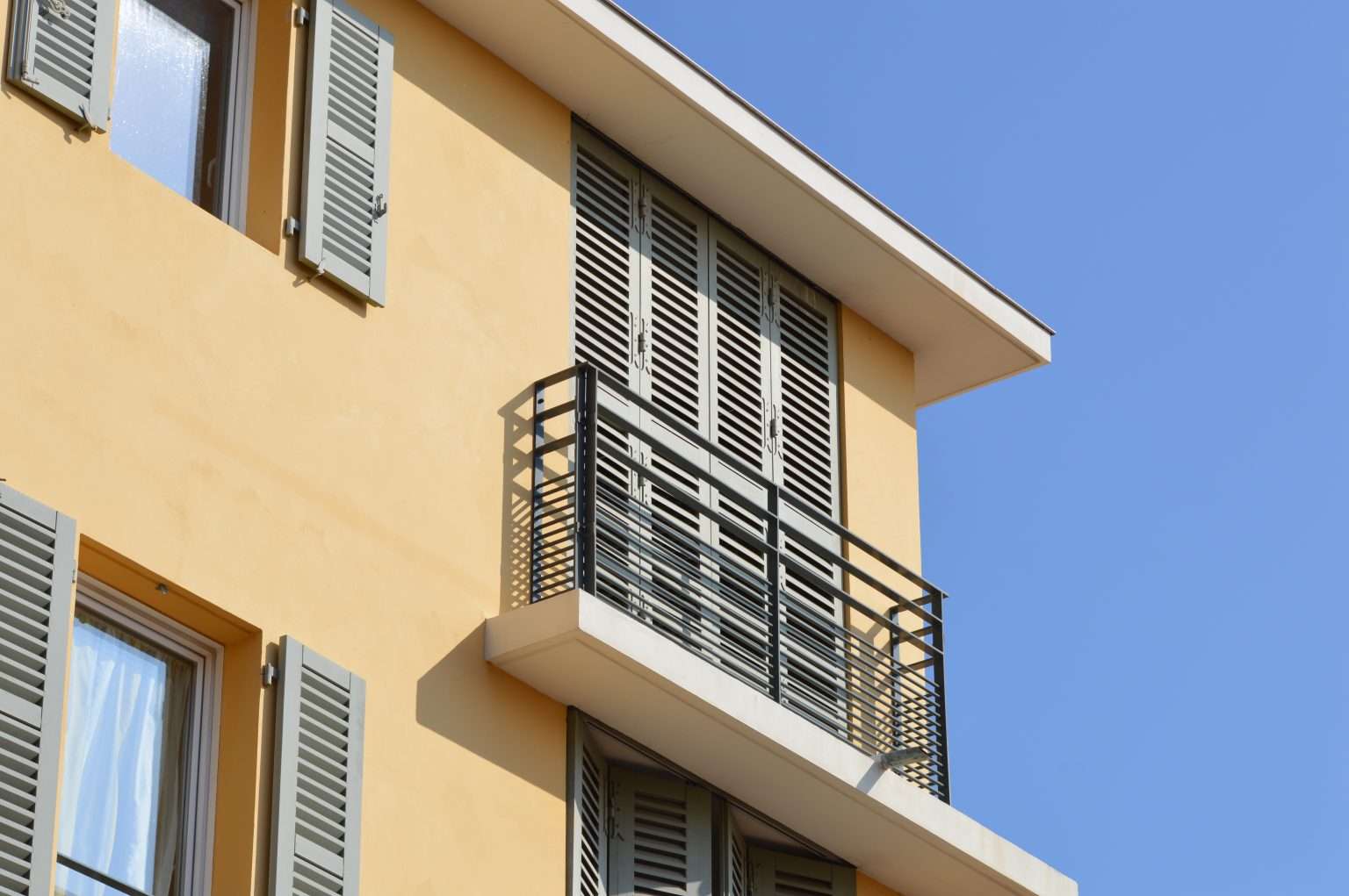 service professionnel de réfection de façade pour restaurer et embellir l'extérieur de votre bâtiment, garantissant durabilité et esthétique.