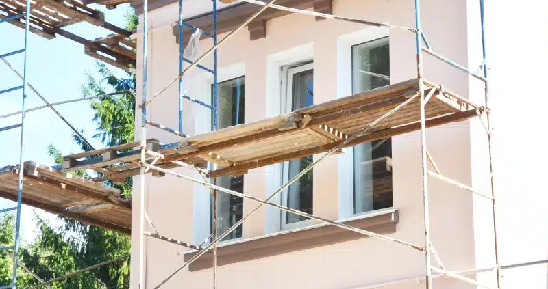 expert en réfection de façade, nous rénovons et embellissons vos murs extérieurs pour protéger et valoriser votre bâtiment.