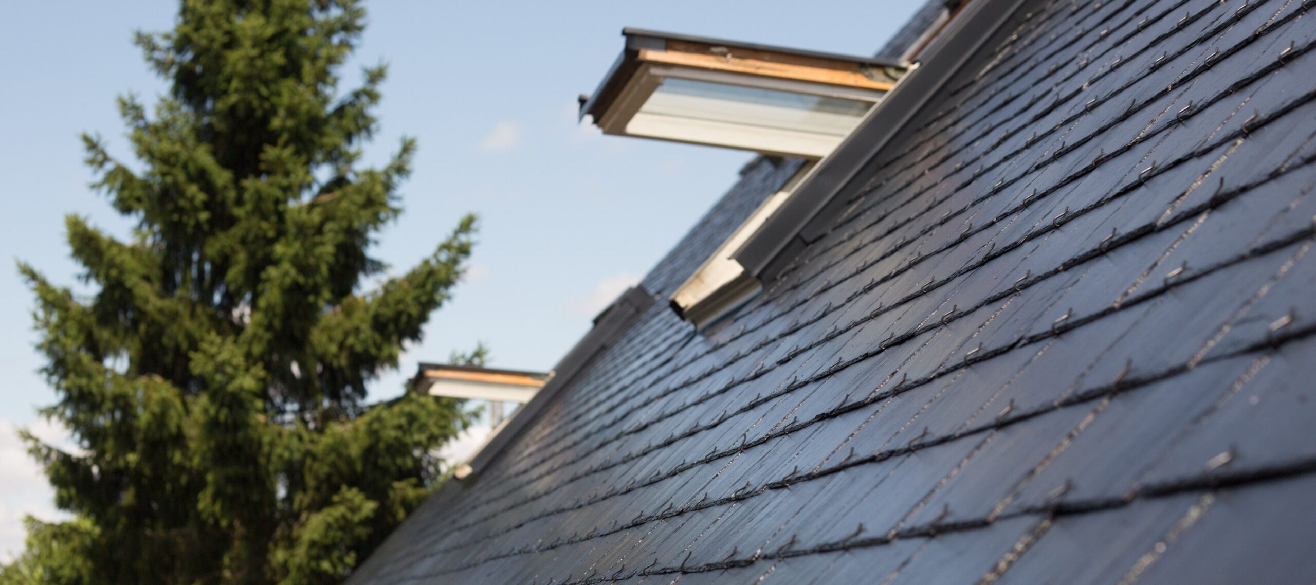 expert en réfection de toiture en ardoise : rénovation, réparation et entretien pour une toiture durable et esthétique.