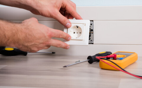 découvrez nos tarifs compétitifs pour la remise aux normes de votre installation électrique. assurez la sécurité de votre habitat avec des professionnels qualifiés.