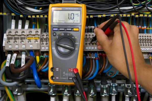 service professionnel de remise aux normes électriques pour garantir la sécurité et la conformité de votre installation électrique selon les réglementations en vigueur.