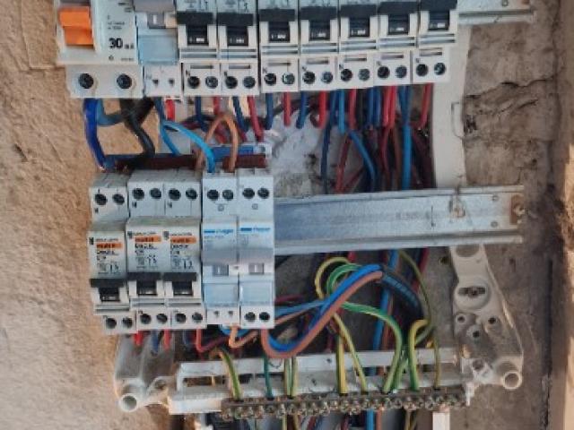 service professionnel de remplacement de tableau électrique pour garantir la sécurité et la conformité de votre installation électrique. intervention rapide et tarifs compétitifs.