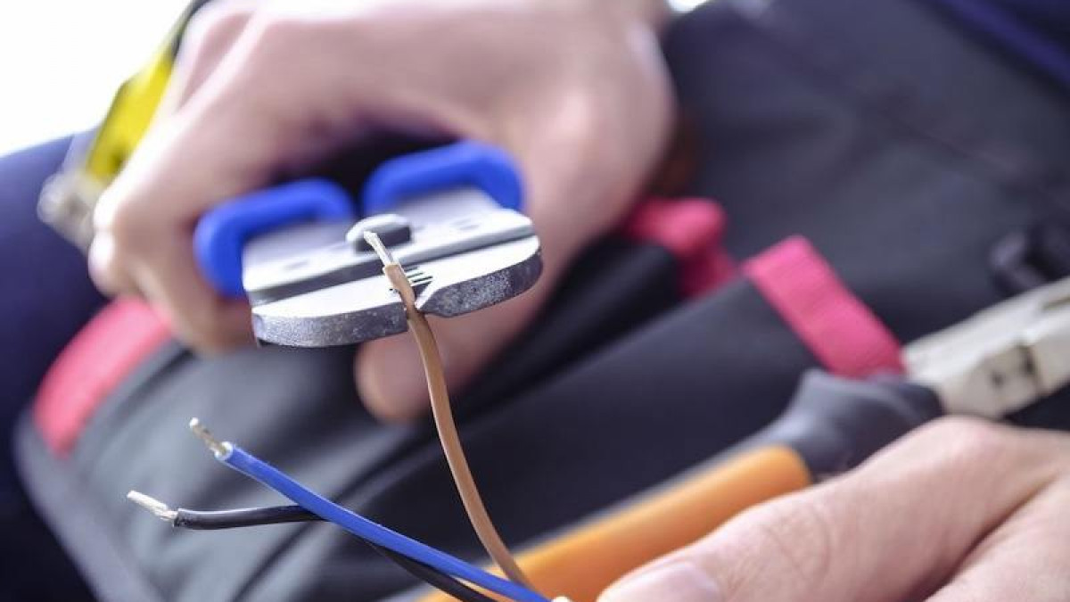 découvrez nos services professionnels pour le remplacement de votre tableau électrique, garantissant sécurité et conformité aux normes en vigueur.