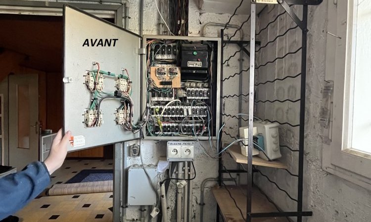 découvrez nos services professionnels de remplacement de tableau électrique pour assurer la sécurité et la conformité de votre installation électrique.