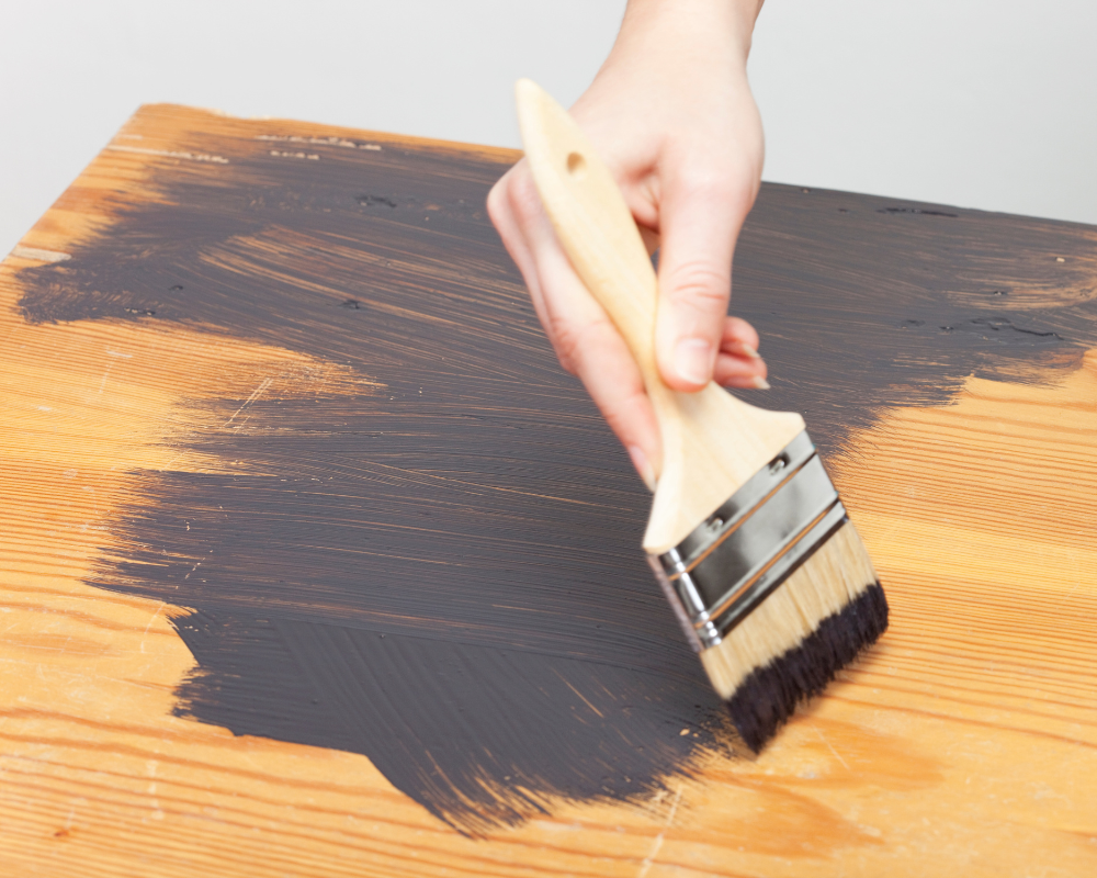 découvrez comment renouveler votre cuisine en bois grâce à des techniques de peinture simples et efficaces pour un résultat moderne et durable.