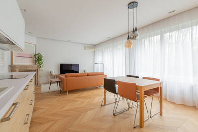 expert en rénovation d'appartements haussmanniens à neuilly-sur-seine, nous transformons votre espace avec élégance et authenticité, alliant charme d'époque et confort moderne.