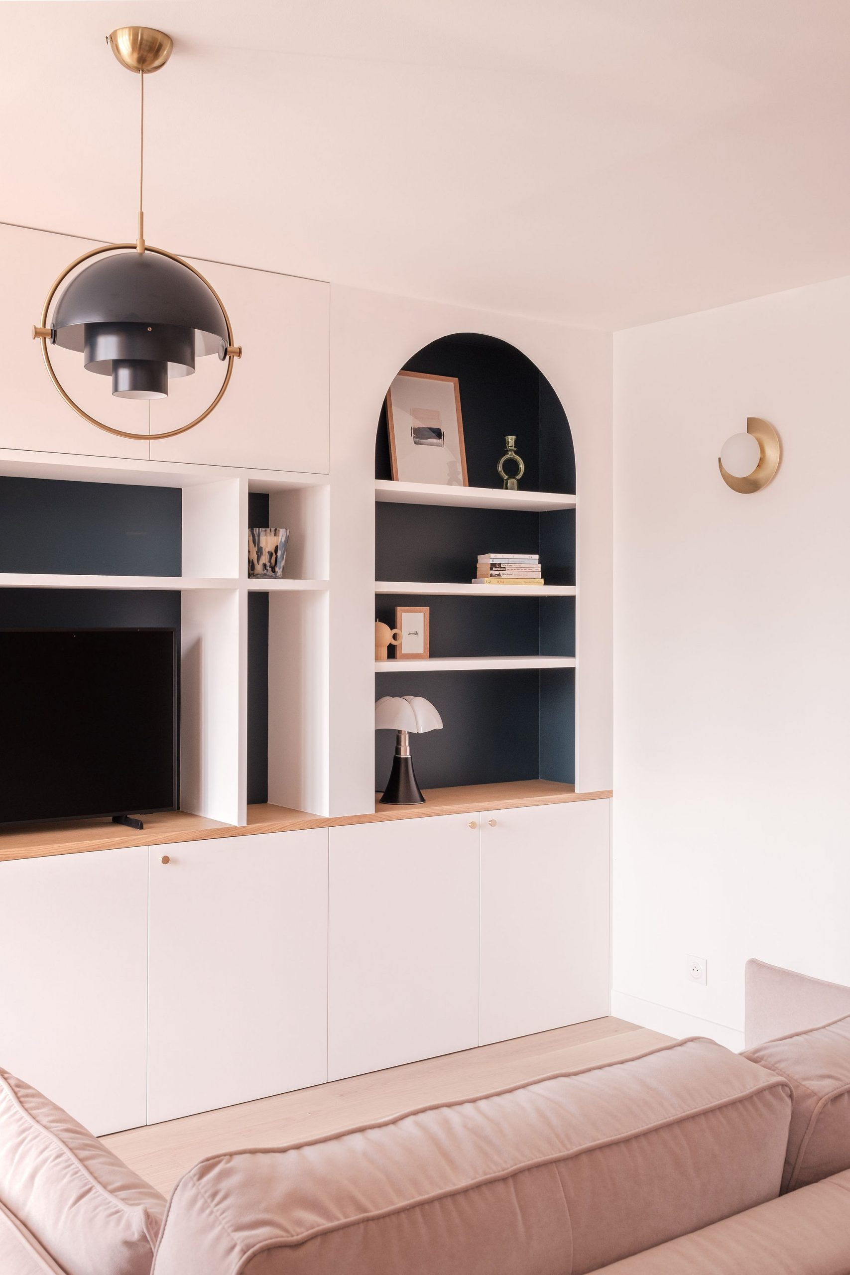 découvrez notre service de rénovation d'appartements modernes sur-mesure à suresnes, alliant design contemporain et personnalisation pour un intérieur unique et optimisé.