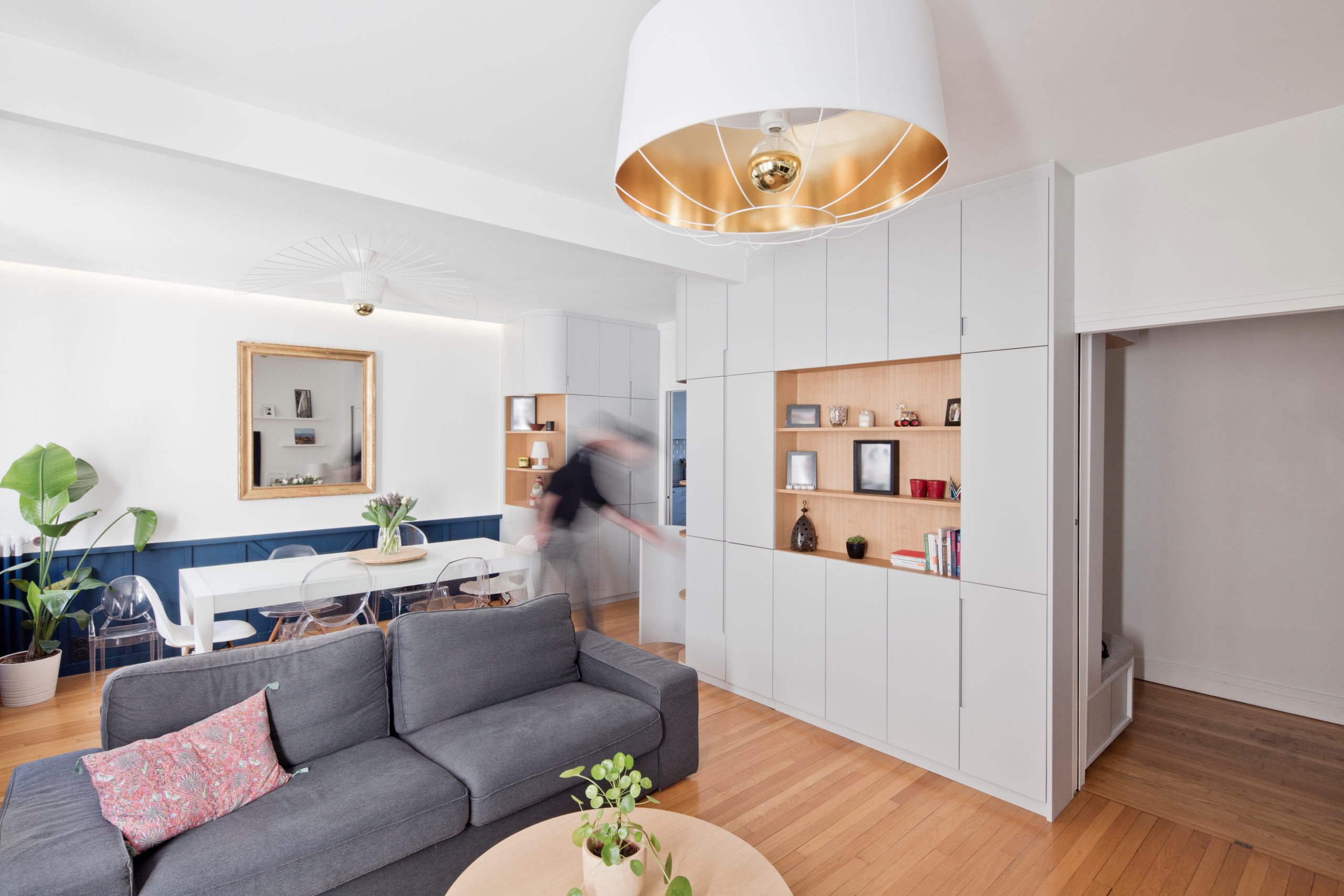 découvrez nos services experts de rénovation d'appartements à paris pour transformer votre logement avec style et qualité. devis personnalisé et réalisation sur mesure.