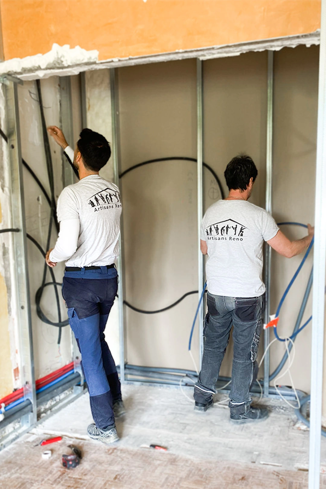 découvrez nos solutions de rénovation d'appartement pour transformer votre intérieur avec style et efficacité. devis personnalisés et travail de qualité garantis.