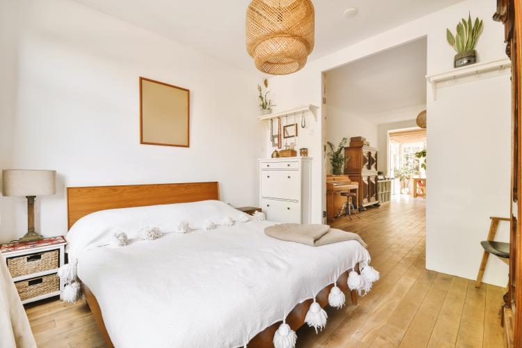 découvrez des idées et conseils pour la rénovation de votre chambre afin de créer un espace confortable et moderne qui vous ressemble.