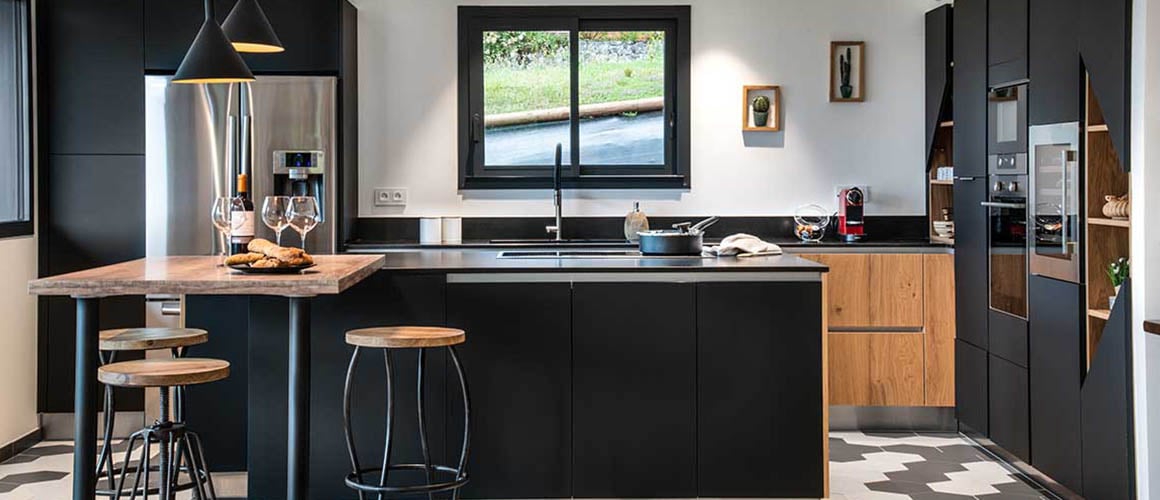 renovation cuisine 3 découvrez nos solutions de rénovation de cuisine pour transformer votre espace en un lieu moderne, fonctionnel et esthétique. idées, conseils et services professionnels adaptés à vos besoins.