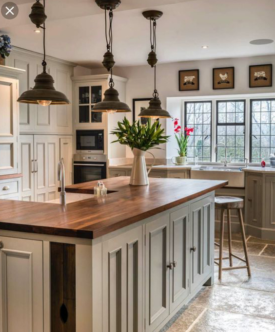 découvrez nos conseils et astuces pour la rénovation de votre cuisine ancienne et redonnez-lui charme et modernité tout en préservant son authenticité.