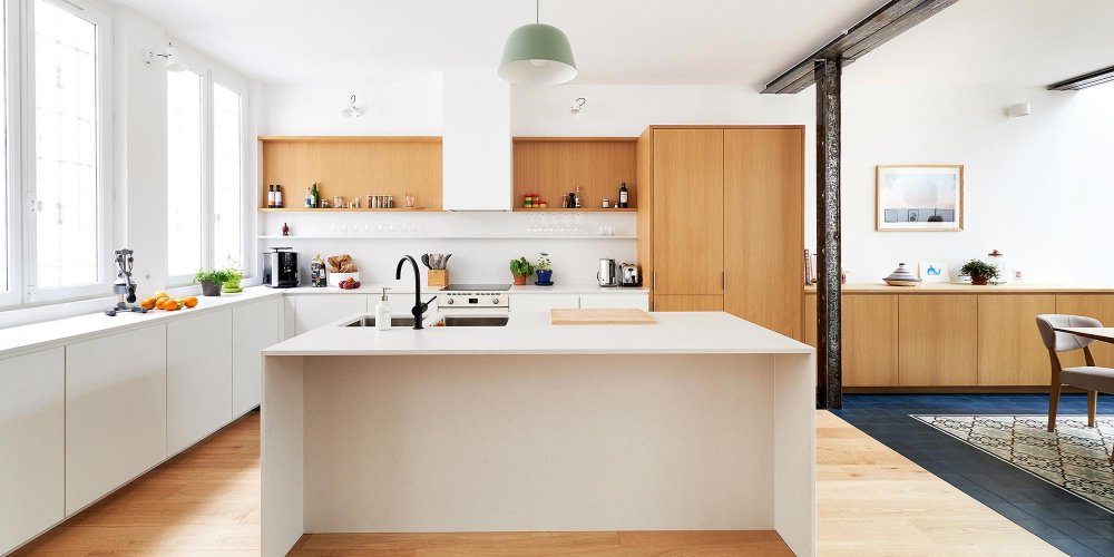 transformez votre cuisine avec une rénovation alliant bois moderne et ambiance chaleureuse pour un espace convivial et élégant.