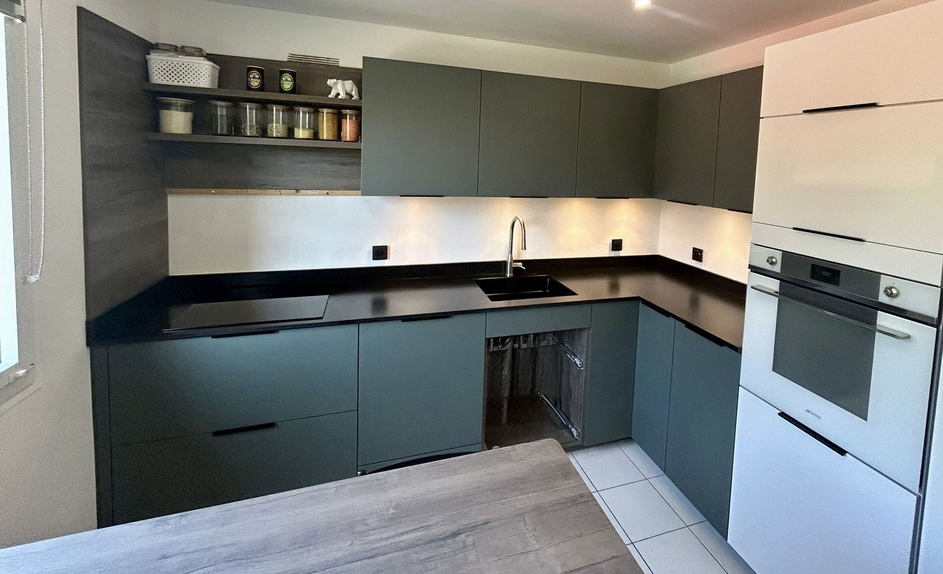 découvrez nos services professionnels de rénovation de cuisine à viry-châtillon pour transformer votre espace en un lieu moderne et fonctionnel.