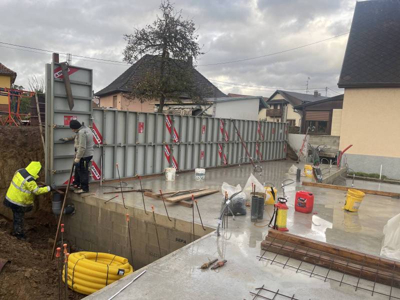 découvrez nos services professionnels de rénovation de dalle béton pour restaurer vos surfaces avec durabilité et qualité. expertise, conseils et réalisations sur mesure.