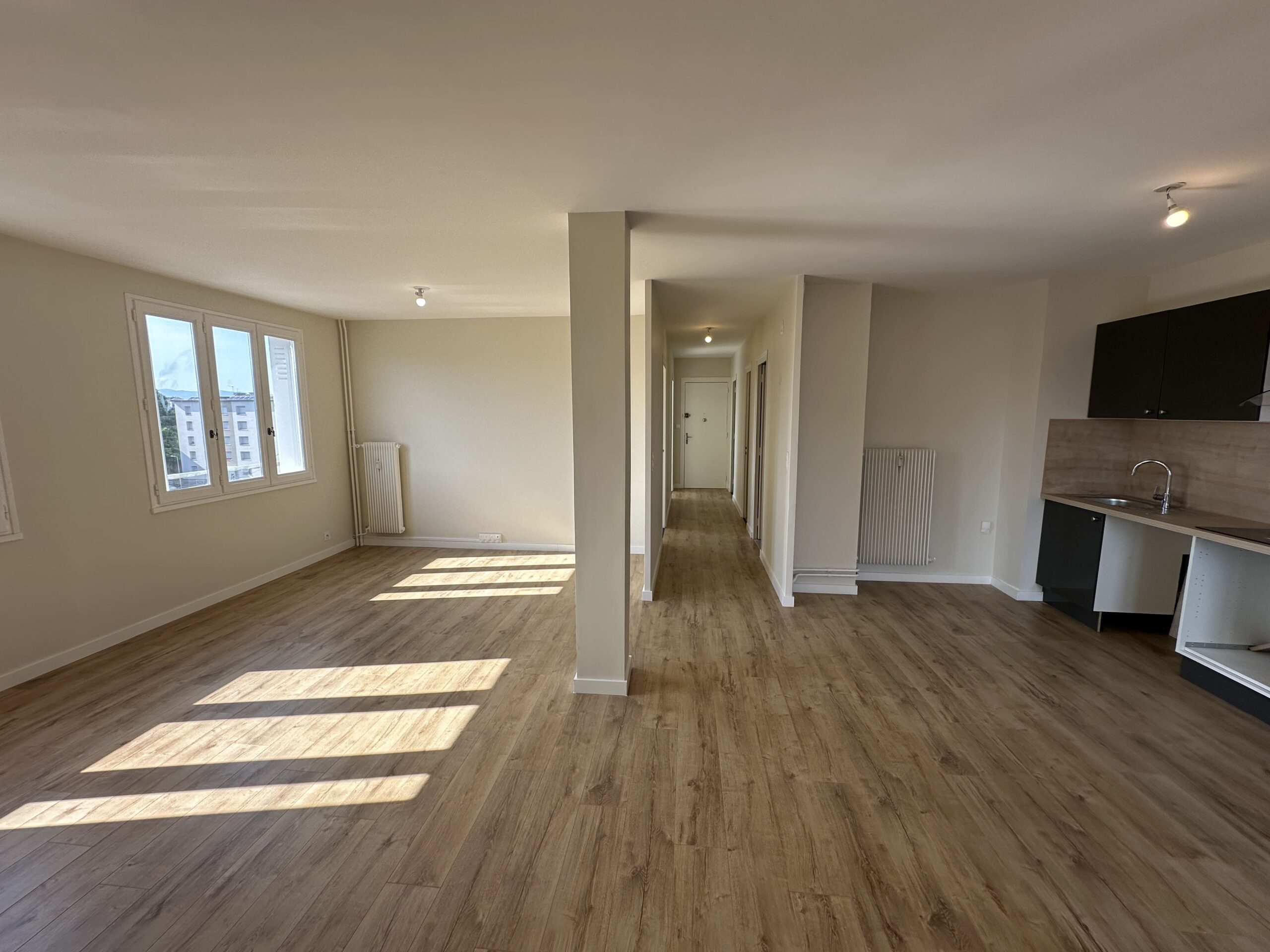 découvrez nos conseils essentiels pour réussir la rénovation d'appartement à lyon en 2025, alliant design, budget et réglementation locale.