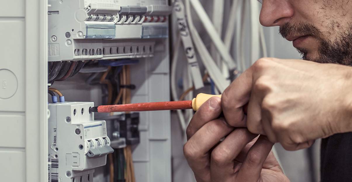service professionnel de rénovation électrique pour maison dans le département 60. mettez à jour et sécurisez votre installation électrique avec nos experts qualifiés.
