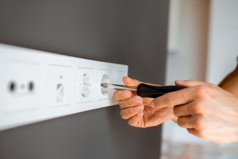 découvrez nos solutions de rénovation électrique sécurisée pour garantir la sécurité et la conformité de votre installation électrique.