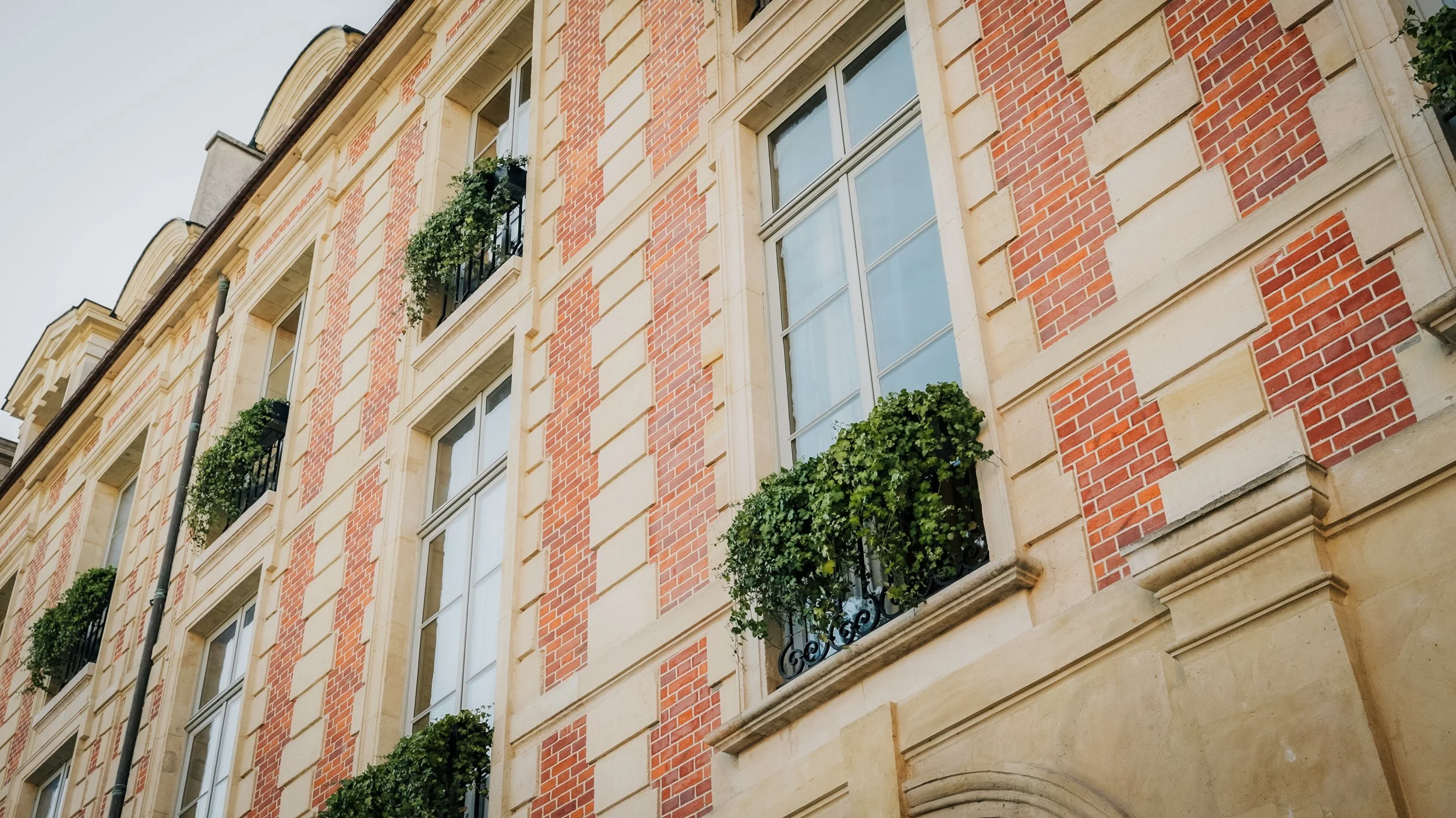découvrez les solutions innovantes de rénovation énergétique à paris pour 2025, améliorez le confort de votre logement et réduisez vos dépenses énergétiques grâce aux aides et aux nouvelles technologies.