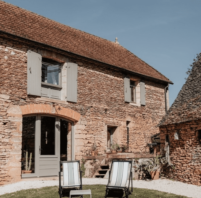 découvrez nos conseils et solutions pour la rénovation d'une étable en maison, alliant charme ancien et confort moderne.