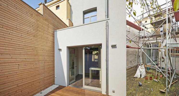 découvrez nos services professionnels de rénovation de façade pour embellir et protéger votre bâtiment avec des matériaux de qualité et un savoir-faire reconnu.