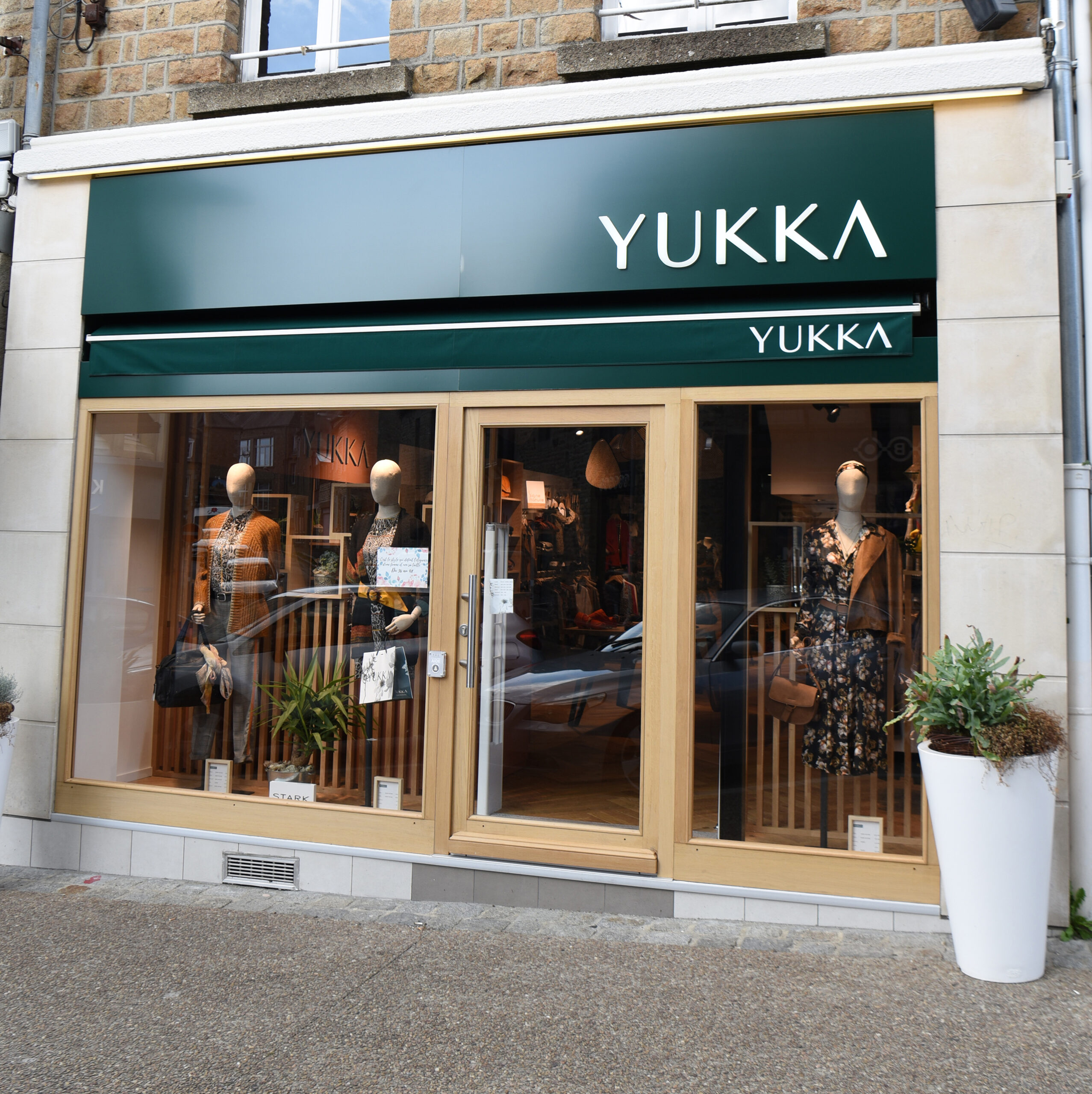 expertise en rénovation de façade pour boutiques à paris : valorisez votre commerce avec une façade rénovée, esthétique et conforme aux normes.