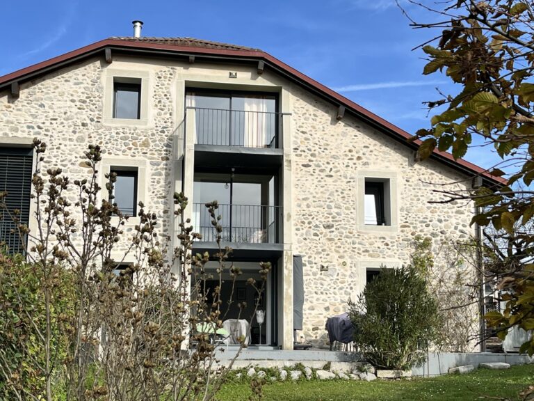 découvrez comment estimer le prix de la rénovation de votre ferme et transformez-la sans surprise grâce à nos conseils et astuces pratiques.