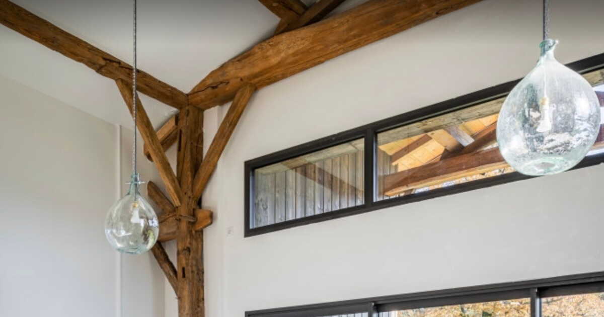 découvrez nos solutions pour la rénovation intérieure de votre grange : transformation optimale de l'espace, charme authentique et confort moderne.
