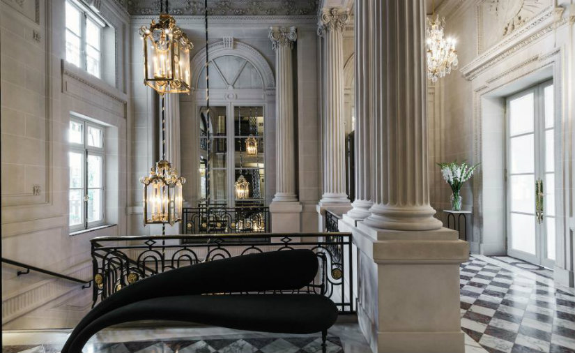 découvrez la rénovation exceptionnelle de l'hôtel crillon à paris, alliant luxe historique et modernité pour une expérience unique au cœur de la capitale.