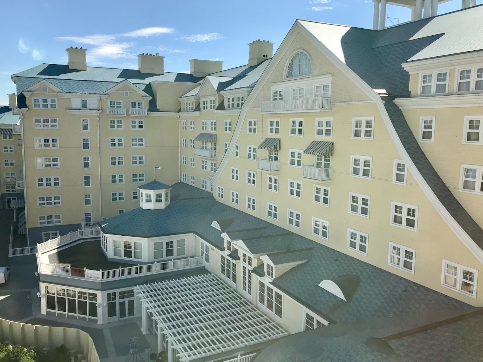 découvrez la rénovation exceptionnelle de l'hôtel newport à disneyland paris, alliant confort moderne et charme maritime pour un séjour inoubliable.