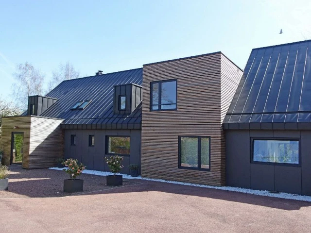 découvrez nos solutions de rénovation pour moderniser votre maison des années 80, alliant charme rétro et design contemporain pour un intérieur chaleureux et fonctionnel.