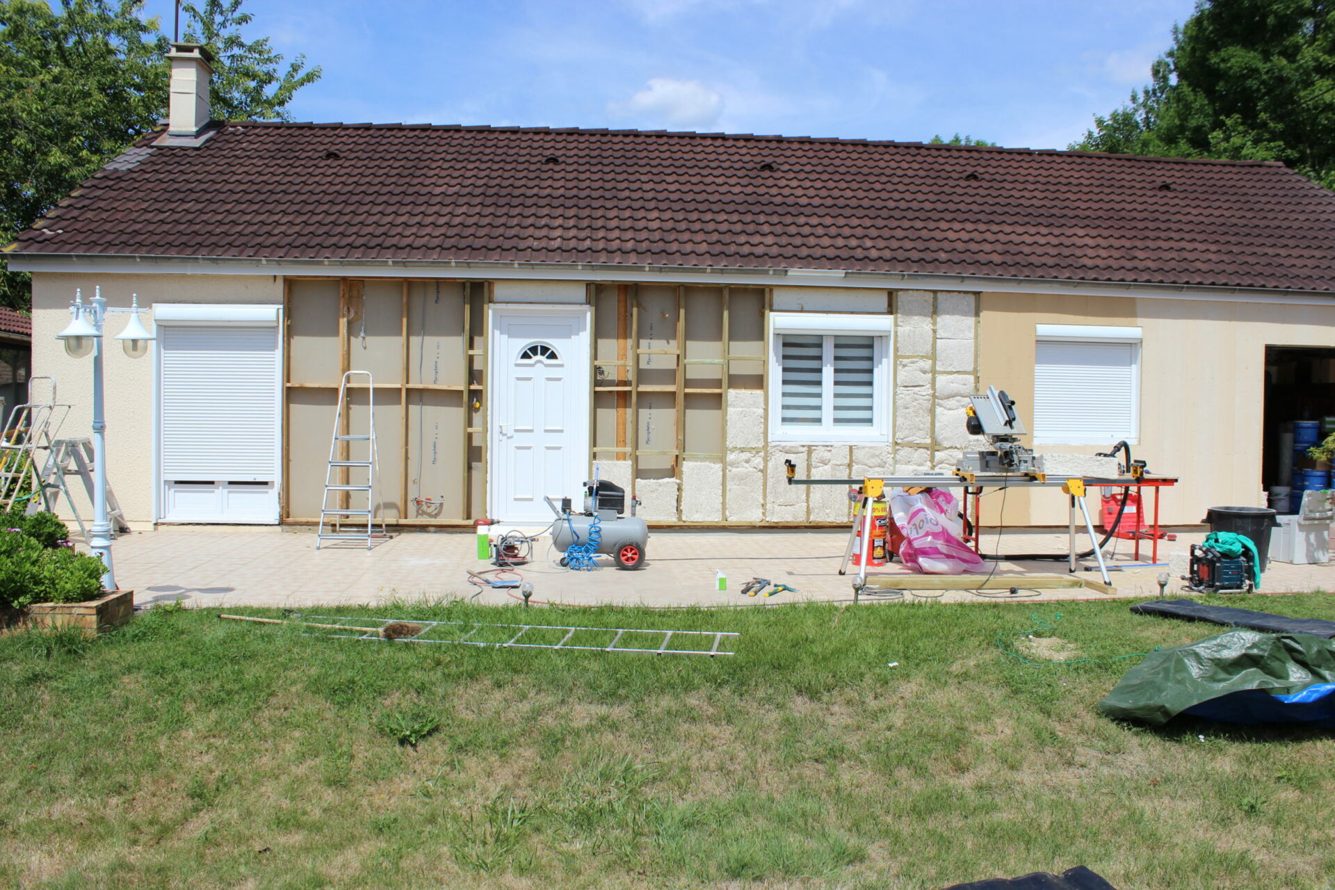 découvrez nos services expert en rénovation de maison en bois pour redonner charme et durabilité à votre habitat naturel.
