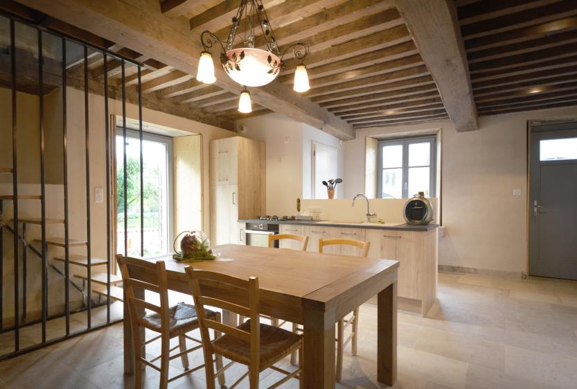 découvrez nos astuces et conseils essentiels pour réussir la rénovation de votre maison de village, alliant charme d'antan et confort moderne.