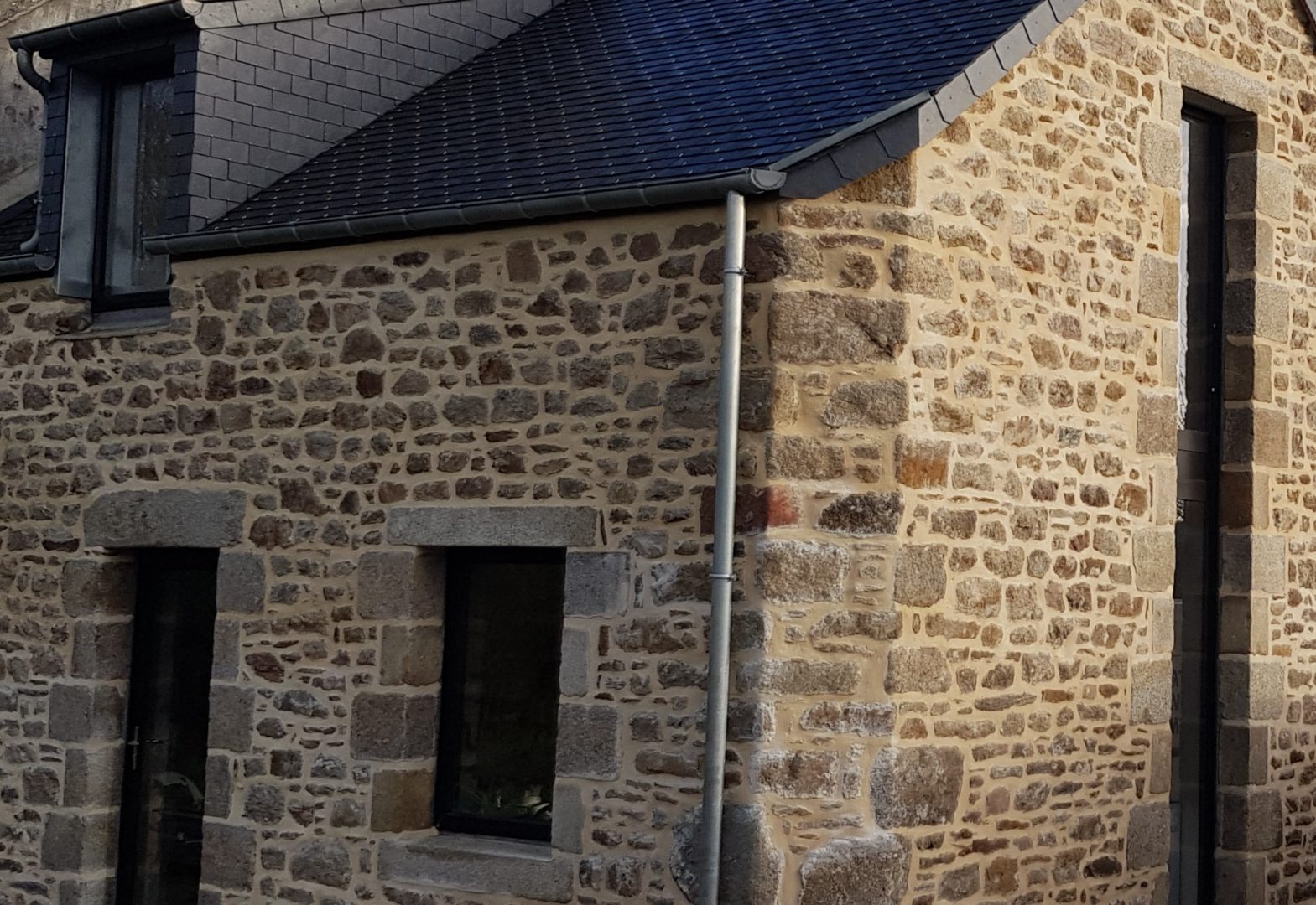 découvrez nos conseils et solutions pour la rénovation de votre maison en pierre, alliant charme traditionnel et confort moderne.