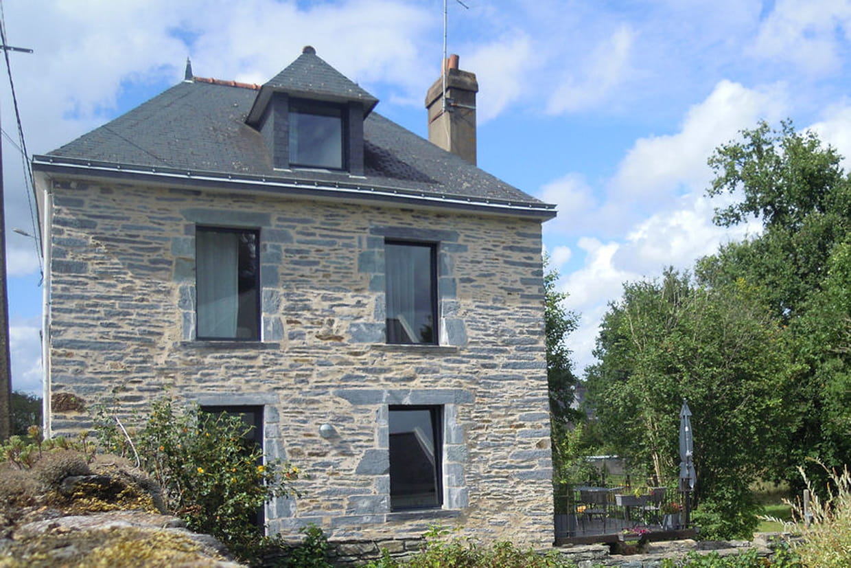 découvrez nos conseils et solutions pour la rénovation de votre maison en pierre, alliant charme authentique et modernité.