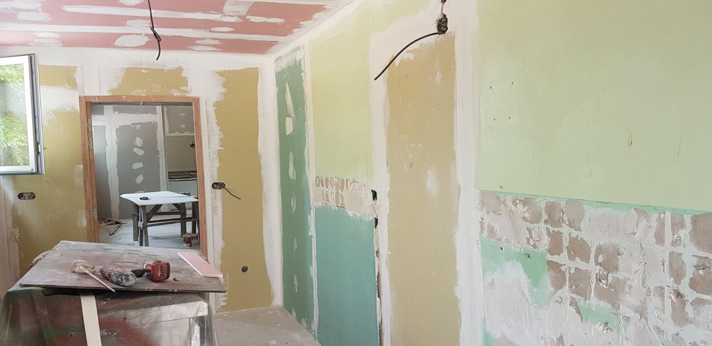 expert en rénovation de murs : préparation, réparation et finition pour des murs impeccables et durables.