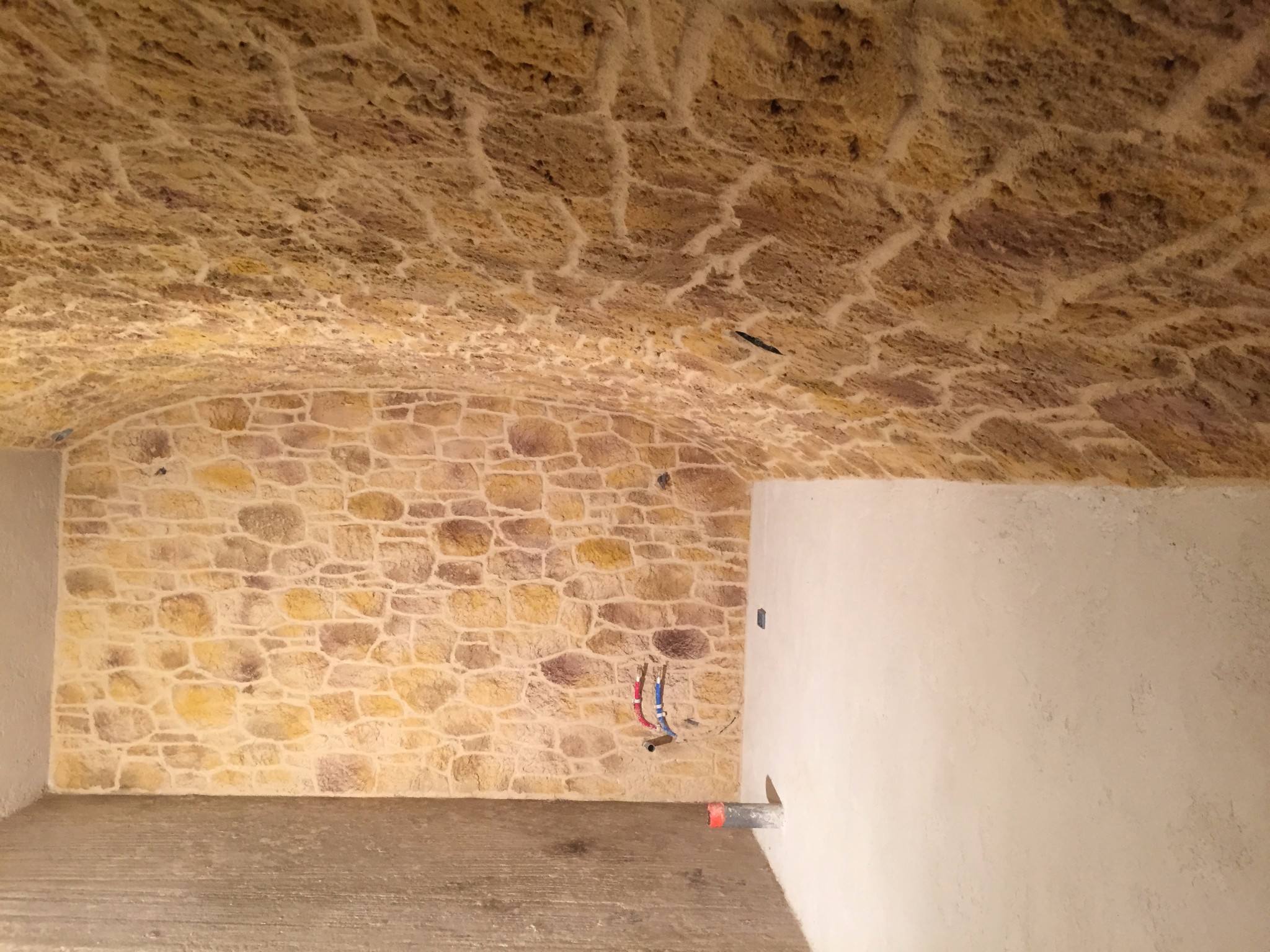 découvrez nos conseils et solutions pour la rénovation des murs en pierre, alliant tradition et modernité pour sublimer votre intérieur ou extérieur.