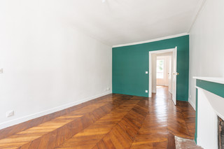 spécialistes en rénovation de parquet ancien à paris, nous redonnons vie à vos sols en bois avec soin et expertise. devis gratuit et intervention rapide.