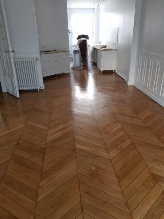 service professionnel de rénovation de parquet à paris, près de la gare. redonnez vie à vos sols en bois avec notre expertise et notre savoir-faire.