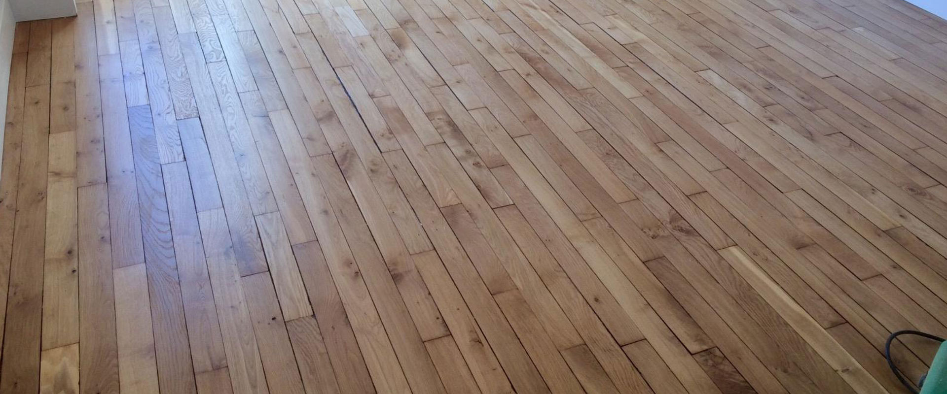 découvrez nos services professionnels de rénovation de parquet à paris, réalisés en juin 2016, pour redonner vie et éclat à vos sols en bois.