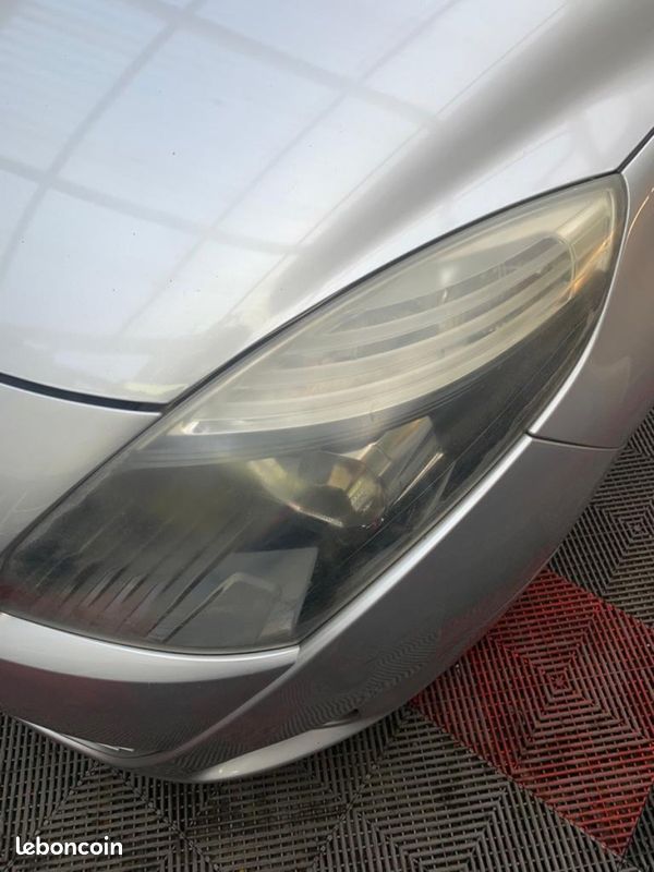 découvrez notre service de rénovation de phares de voiture à paris en 2025, pour un éclairage optimal et une sécurité renforcée sur la route.