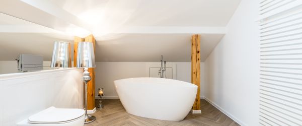 découvrez des solutions efficaces pour la rénovation d'un plafond bas dans une salle de bain, alliant esthétique et résistance à l'humidité.