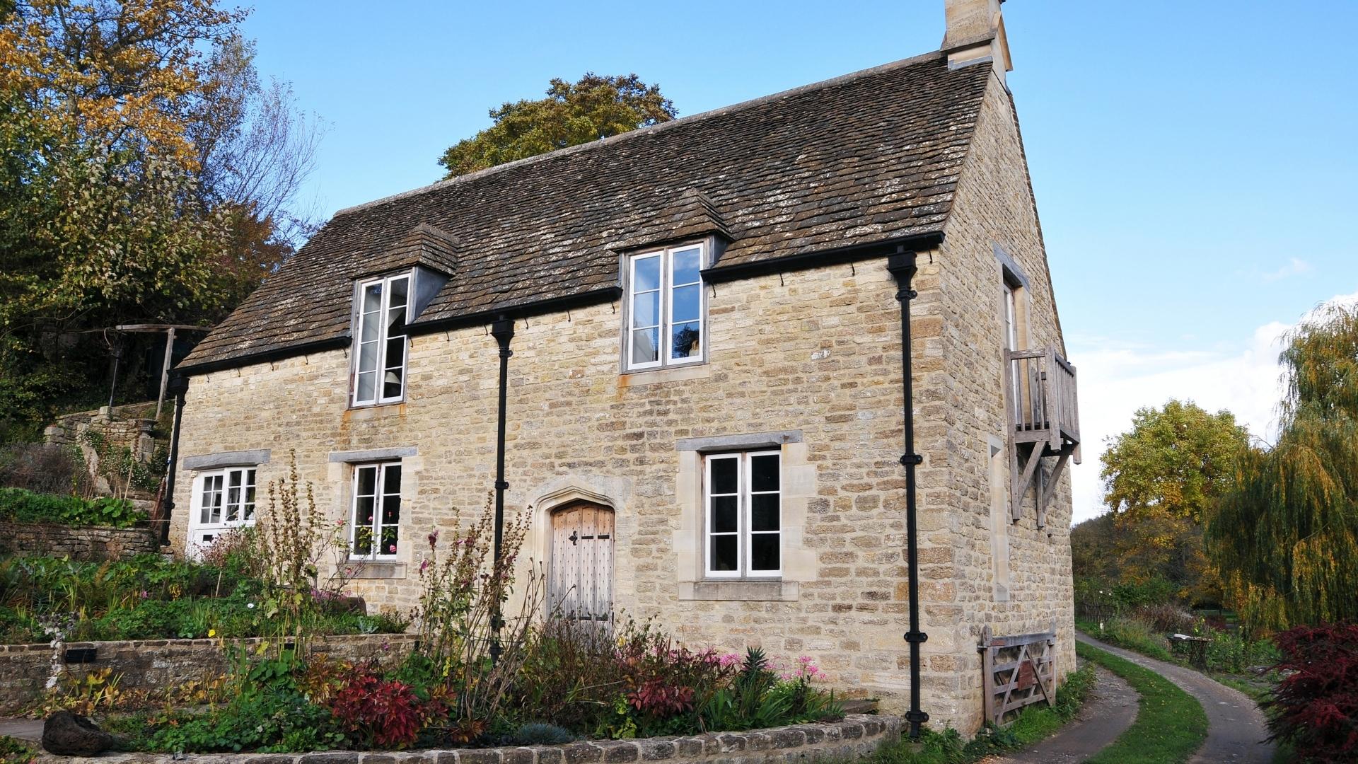 expert en rénovation de plomberie pour maison ancienne, nous assurons des installations fiables et durables adaptées à votre habitat traditionnel.